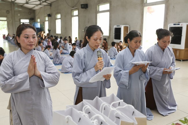 The 2nd Day of Summer Retreat for Children in Dong Cao pagoda